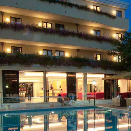 库萨尔公园酒店